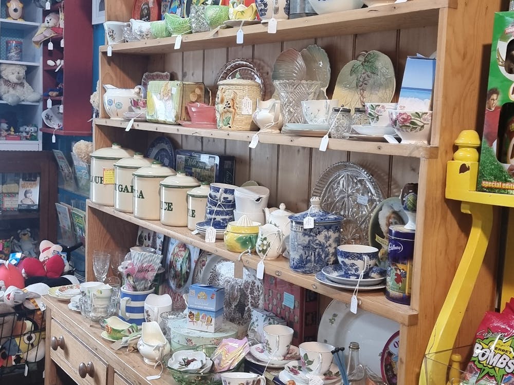 1000's of vintage kitchen items for display or use
