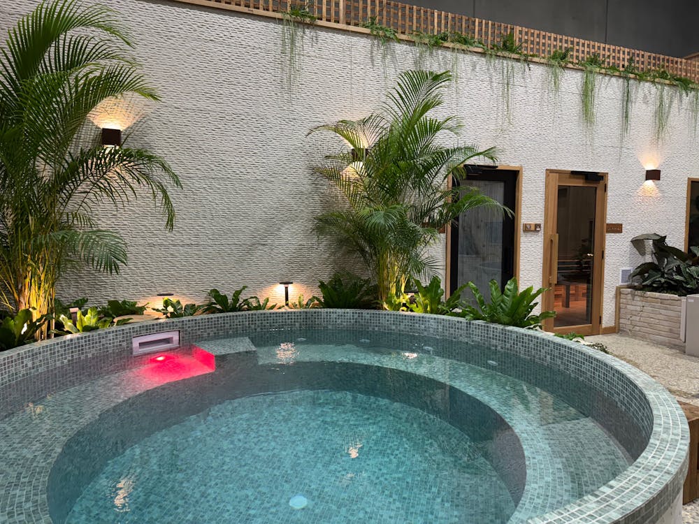 Warm pool that can hold 12 people and has a depth of 1.5 metres