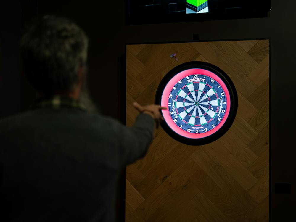 Darts games play